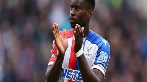 切尔西首战3-0完胜水晶宫，龙哥任意球破门查洛巴展世界级脚法